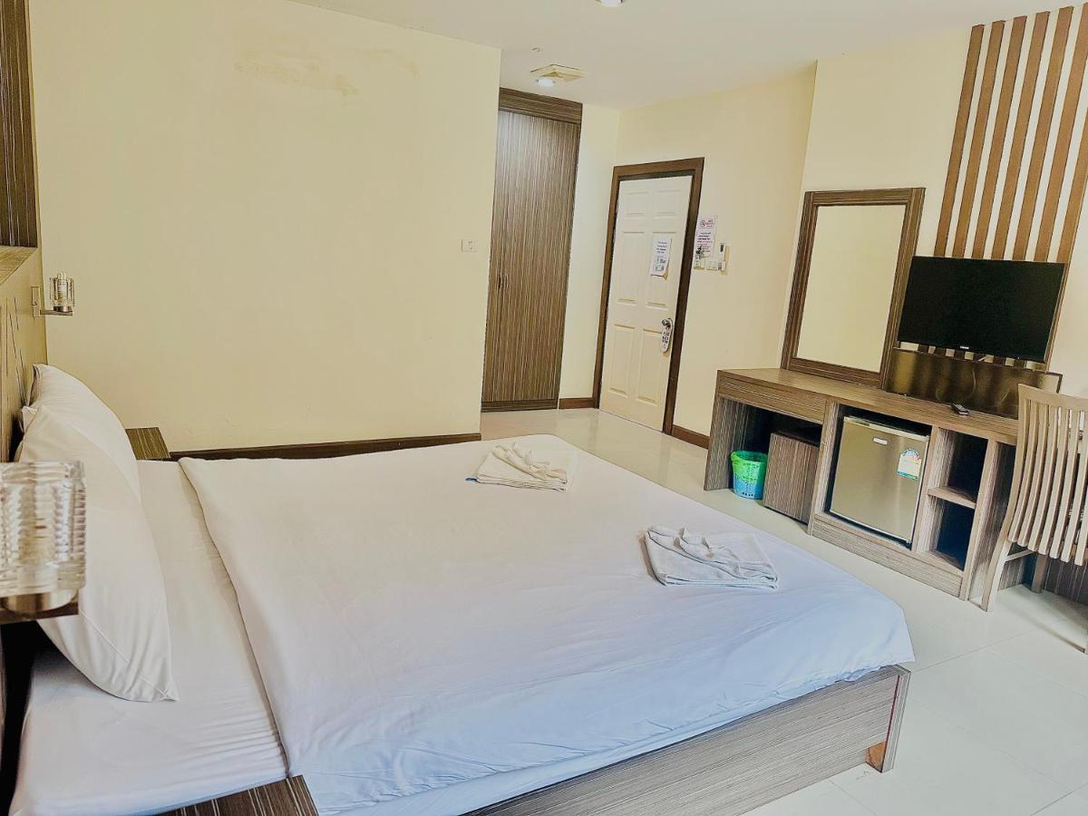 Cocoon Patong Hotel Exterior photo