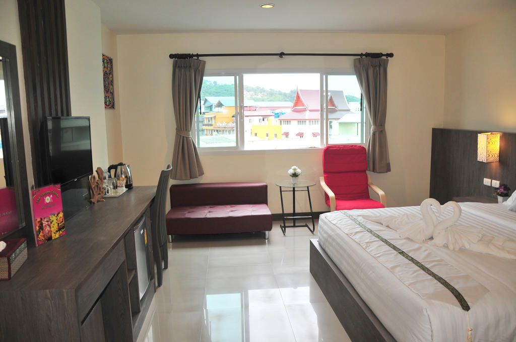 Cocoon Patong Hotel Exterior photo