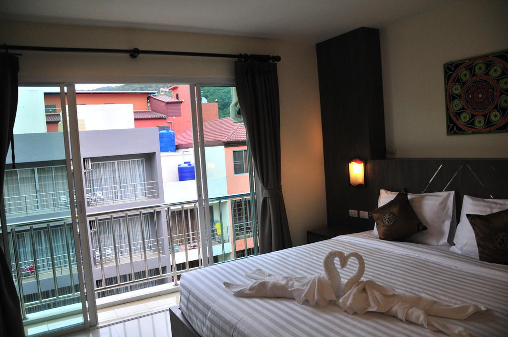Cocoon Patong Hotel Exterior photo